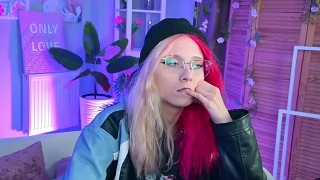 SakuraBliss online show from September 15, 4:40 pm