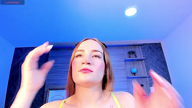 Snapshot of MadisonAnngel chatting on September 29, 8:13 pm MadisonAnngel online show from September 29, 8:13 pm