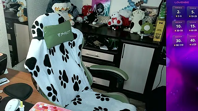 Snapshot of LeoGuessMe chatting on July 20, 10:34 pm LeoGuessMe online show from July 20, 10:34 pm