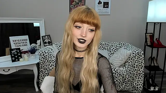 MistyMarlo online show from April 22, 6:42 pm