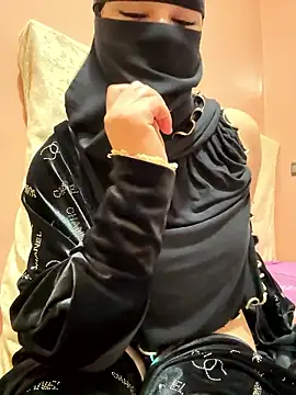  Laiali  online show from January 8, 1:46 pm