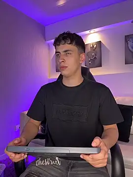 AdrianRinaldi online show from April 9, 8:03 pm