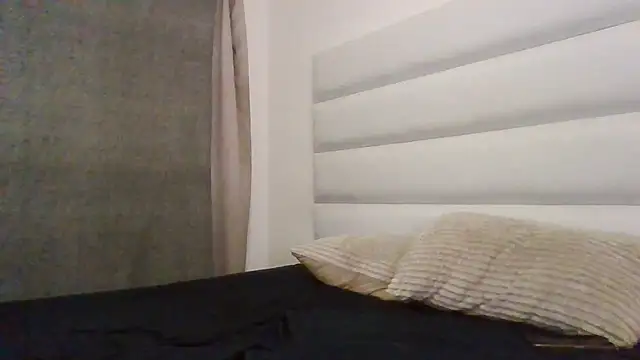 Snapshot of SexyNonnyy chatting on November 1, 6:21 pm SexyNonnyy online show from November 1, 6:21 pm