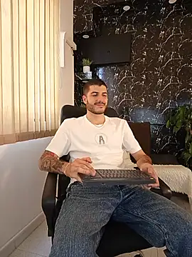 Snapshot of Rafael_Mendezz chatting on July 21, 7:49 pm Rafael Mendezz online show from July 21, 7:49 pm