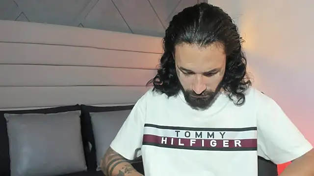 Hisoka 011 online show from September 11, 7:25 pm