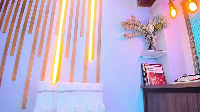 Snapshot of Jennifer_Vega1 chatting on November 6, 12:44 am Jennifer Vega1 online show from November 6, 12:44 am