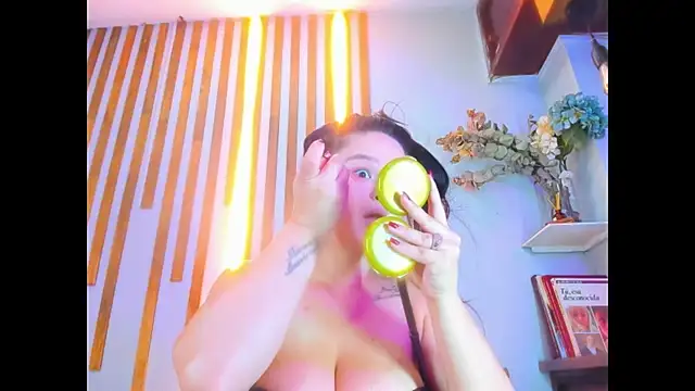 Snapshot of Jennifer_Vega1 chatting on November 13, 9:47 pm Jennifer Vega1 online show from November 13, 9:47 pm