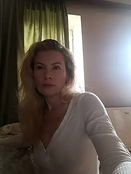 Julia Giulia online show from October 1, 10:10 am