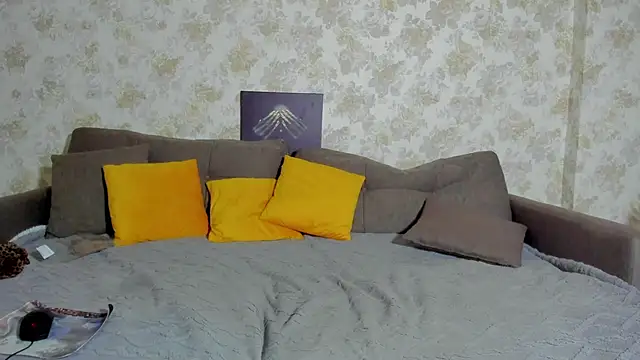 Julia Giulia online show from March 7, 12:13 pm