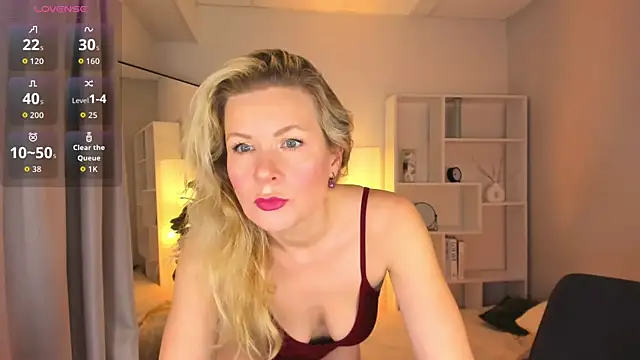 Snapshot of Julia_Giulia chatting on May 1, 5:50 pm Julia Giulia online show from May 1, 5:50 pm
