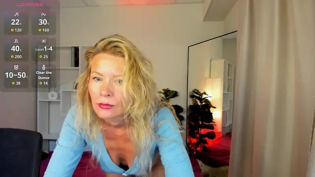 Julia Giulia online show from June 26, 10:03 pm