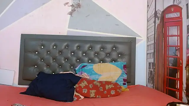 Snapshot of Kylie_Jennerr chatting on May 30, 9:23 pm Kylie Jennerr online show from May 30, 9:23 pm