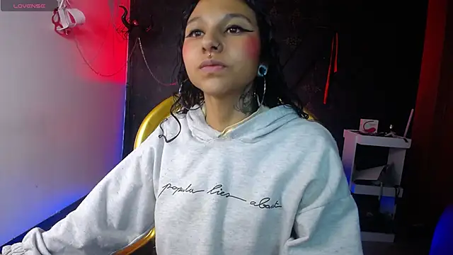 Snapshot of Sweettpleasure chatting on September 12, 12:38 pm Sweettpleasure online show from September 12, 12:38 pm