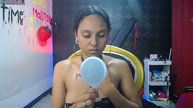 Snapshot of Sweettpleasure chatting on October 3, 2:25 pm Sweettpleasure online show from October 3, 2:25 pm