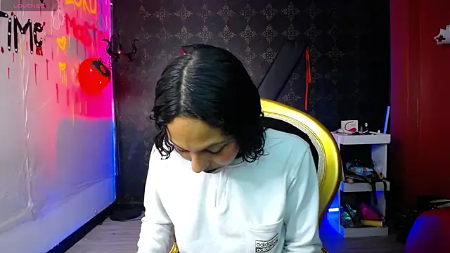 Snapshot of Sweettpleasure chatting on October 8, 12:36 pm Sweettpleasure online show from October 8, 12:36 pm