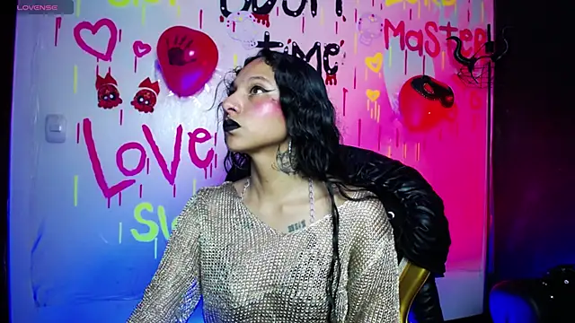 Snapshot of Sweettpleasure chatting on October 18, 2:07 pm Sweettpleasure online show from October 18, 2:07 pm