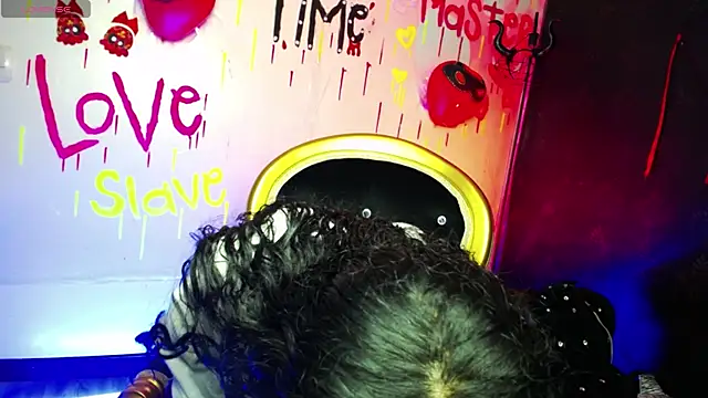 Snapshot of Sweettpleasure chatting on October 22, 2:17 pm Sweettpleasure online show from October 22, 2:17 pm