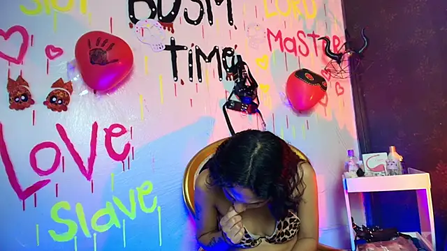 Snapshot of Sweettpleasure chatting on October 28, 4:20 pm Sweettpleasure online show from October 28, 4:20 pm