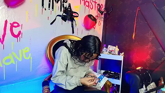 Snapshot of Sweettpleasure chatting on November 5, 1:44 pm Sweettpleasure online show from November 5, 1:44 pm