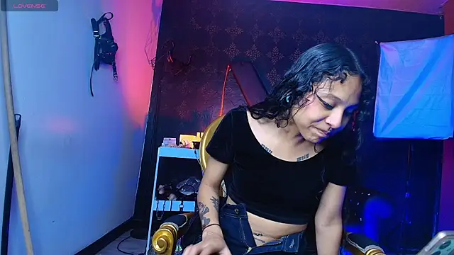 Snapshot of Sweettpleasure chatting on November 24, 3:01 pm Sweettpleasure online show from November 24, 3:01 pm