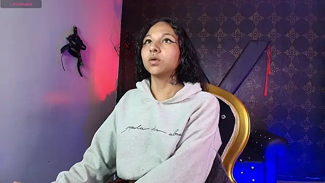 Snapshot of Sweettpleasure chatting on December 14, 1:38 pm Sweettpleasure online show from December 14, 1:38 pm