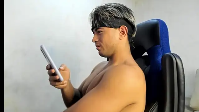 Snapshot of Bellion_grant chatting on October 12, 1:37 am Bellion grant online show from October 12, 1:37 am