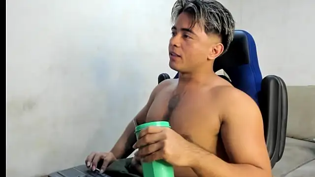 Snapshot of Bellion_grant chatting on October 23, 12:21 am Bellion grant online show from October 23, 12:21 am