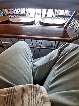 Snapshot of YoursThickDick chatting on January 18, 9:13 am YoursThickDick online show from January 18, 9:13 am