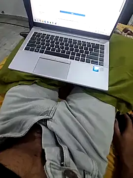 Snapshot of YoursThickDick chatting on June 3, 4:01 pm YoursThickDick online show from June 3, 4:01 pm