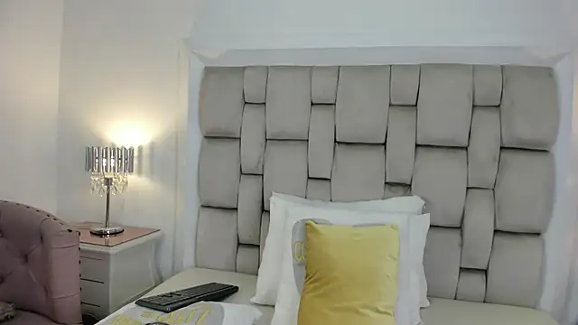 frehia dimou online show from July 22, 11:35 am