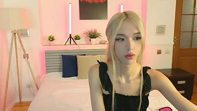 okerriella online show from April 24, 7:33 am