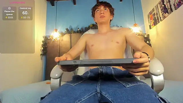 Snapshot of Oscar_and_dani chatting on November 28, 4:04 am Oscar and dani online show from November 28, 4:04 am