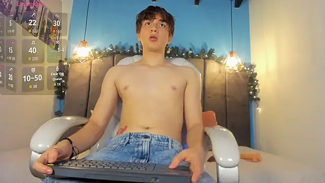 Snapshot of Oscar_and_dani chatting on December 5, 4:32 am Oscar and dani online show from December 5, 4:32 am