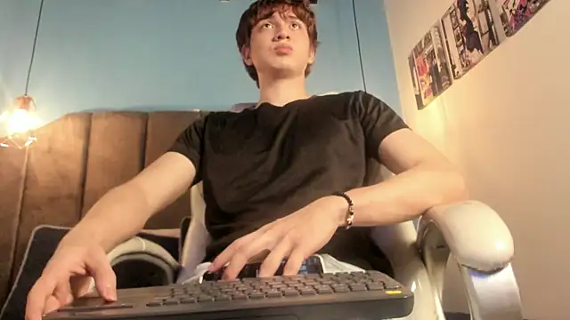 Oscar and dani online show from February 15, 2:41 am