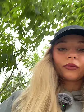 BabyAnais online show from September 25, 10:30 am