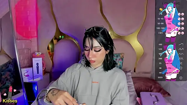 Niina Sissy online show from March 3, 3:45 am