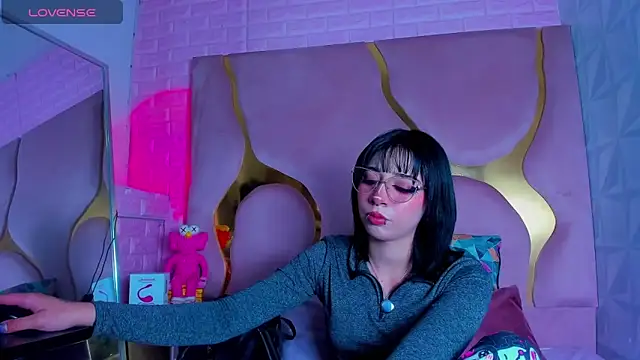 Niina Sissy online show from March 29, 5:18 am