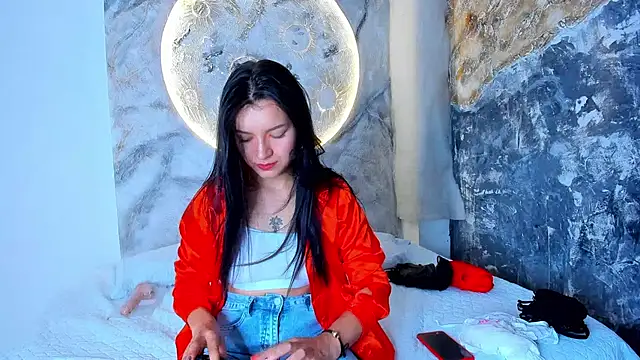 RoxanaBorns  online show from October 28, 12:30 pm