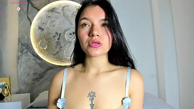 Snapshot of RoxanaBorns_ chatting on November 9, 12:58 pm RoxanaBorns online show from November 9, 12:58 pm