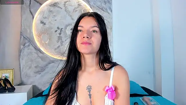 Snapshot of RoxanaBorns_ chatting on November 13, 12:26 pm RoxanaBorns online show from November 13, 12:26 pm