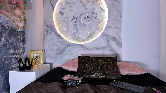 Snapshot of RoxanaBorns_ chatting on November 25, 1:44 pm RoxanaBorns online show from November 25, 1:44 pm