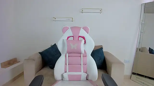 april smiith online show from November 10, 12:04 pm