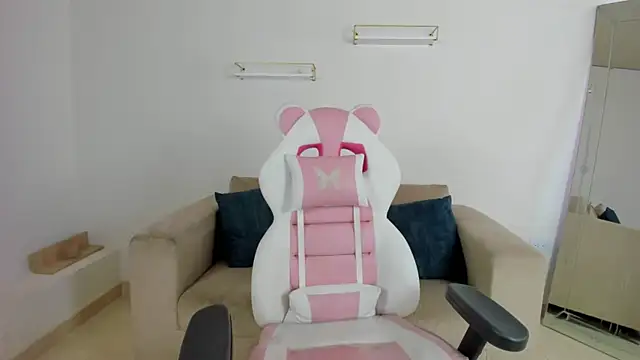 april smiith online show from November 25, 12:16 pm