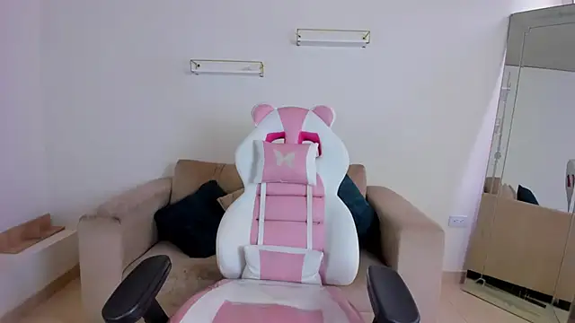 april smiith online show from December 20, 12:34 pm