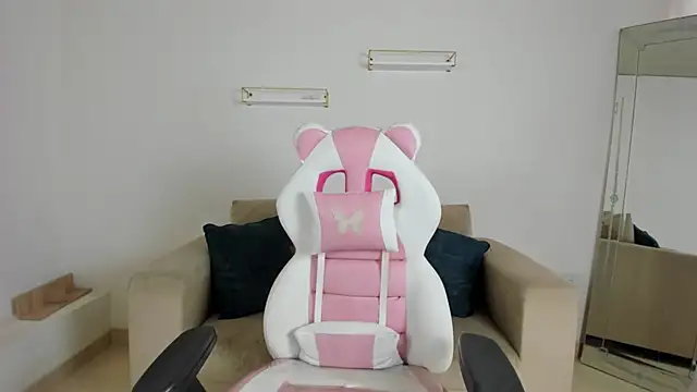 april smiith online show from February 12, 12:11 pm