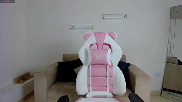 april smiith online show from February 25, 12:15 pm