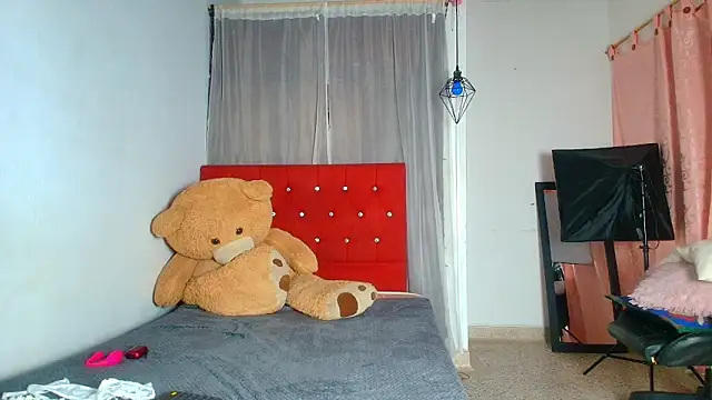 Snapshot of naomi_campbel_ chatting on September 23, 8:34 pm naomi campbel  online show from September 23, 8:34 pm