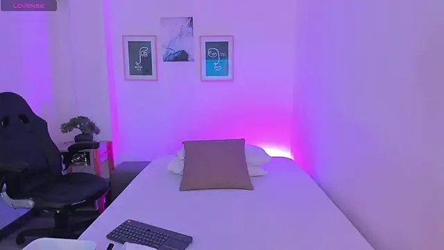 Anastasia lauren online show from December 4, 8:06 pm