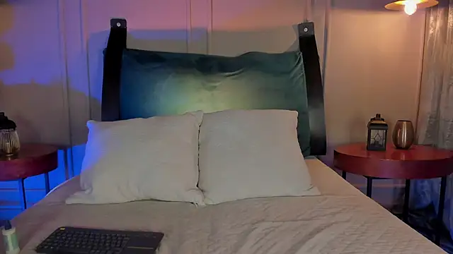 Snapshot of NaishaFord_1 chatting on October 21, 2:23 am NaishaFord 1 online show from October 21, 2:23 am