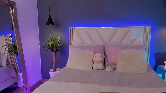 NaishaFord 1 online show from April 7, 4:24 am